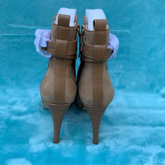 ⭐️SOLD⭐️White House Black Market Croco Suede Boot | 6 M | Toasted Coconut NEW!! - Picture 7 of 12